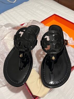 Tory Burch Black Patent Logo-Top Women's Thong Sandals NIB